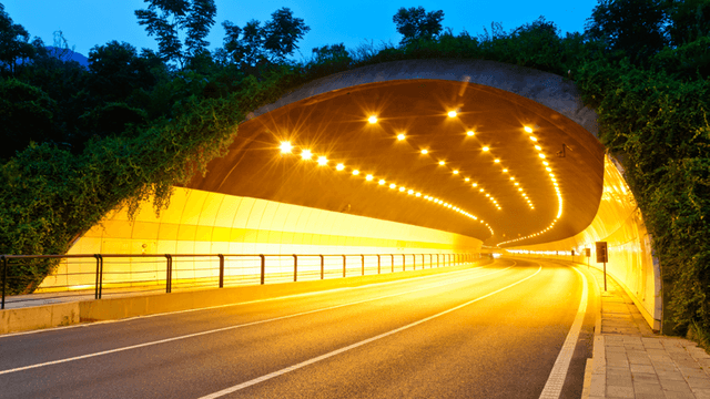 トンネル照明とは?安全性を支える仕組みと種類・設計ポイントを徹底解説