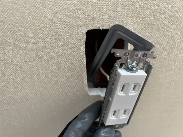 配線器具のはさみ金物の種類とは?サイズ早見表付きで徹底解説【電気工事】